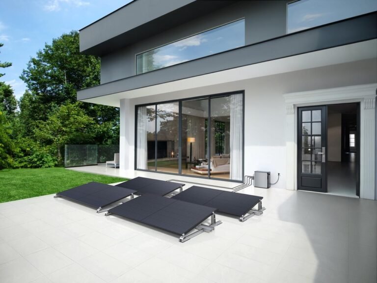 Wie Einfamilienhäuser per kabelloser Parallelschaltung flexibel auf bis zu 25,6 kWh erweitern Wie Einfamilienhäuser per kabelloser Parallelschaltung flexibel auf bis zu 25,6 kWh erweitern